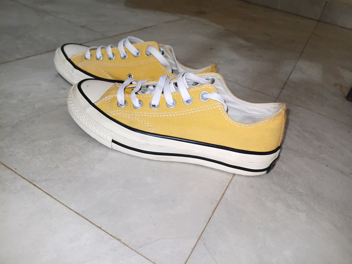 Yellow Floral Vintage Shirt , White Tee & Hand-Painted House Denim paired with yellow size 37 low-top Converse Outfit