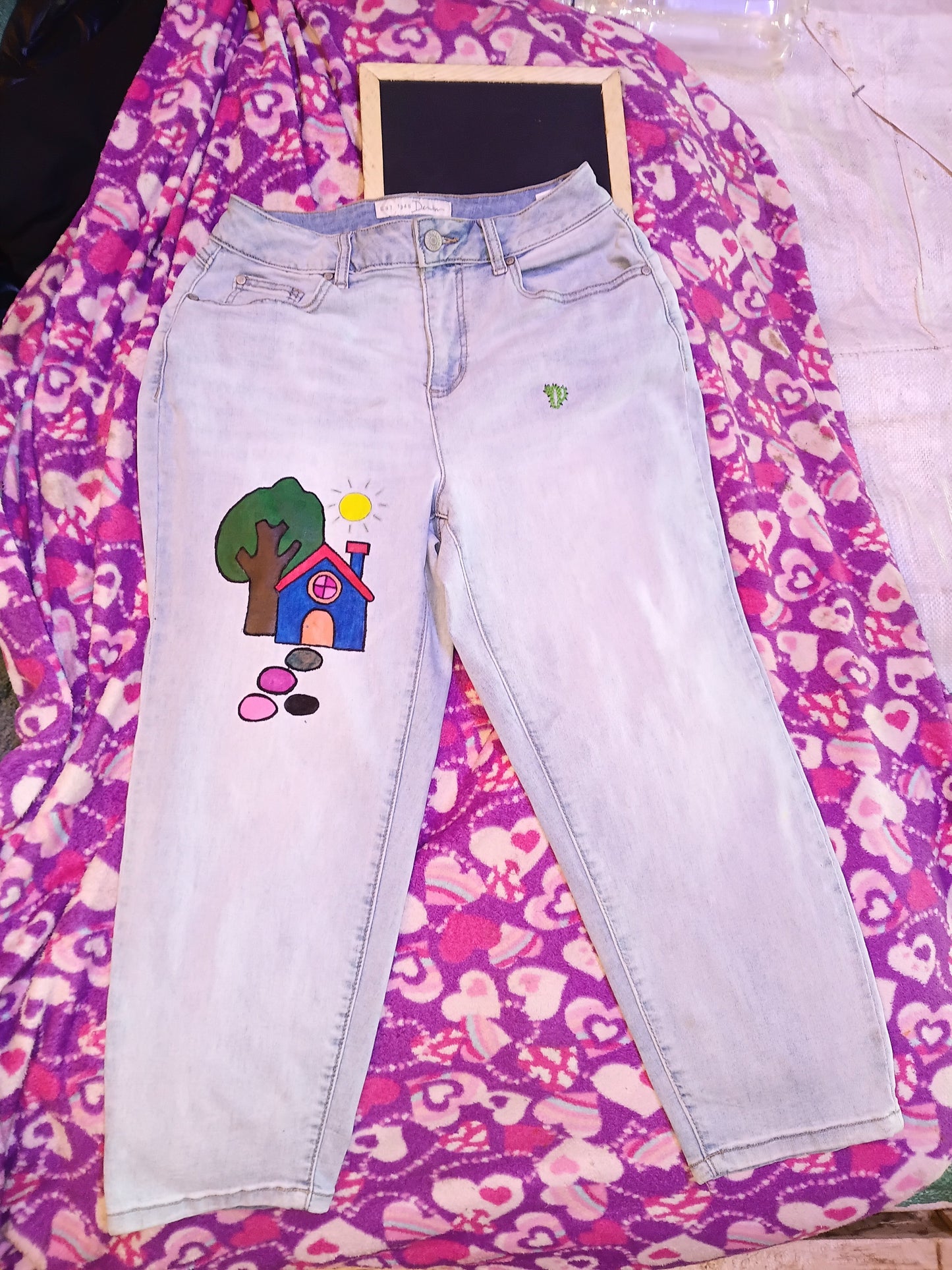 Hand-Painted Light Wash Jeans – Waist 29