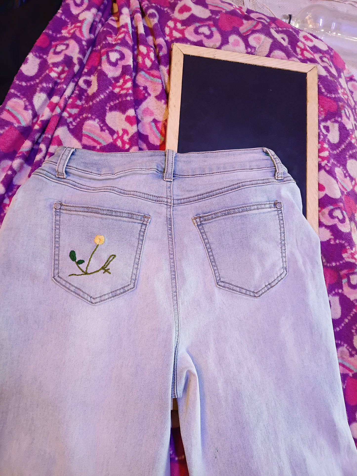 Hand-Painted Light Wash Jeans – Waist 29